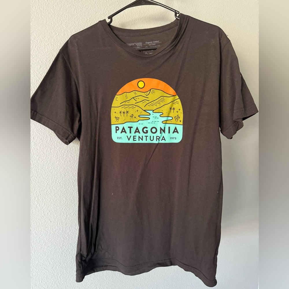 Like new men’s Patagonia tee
